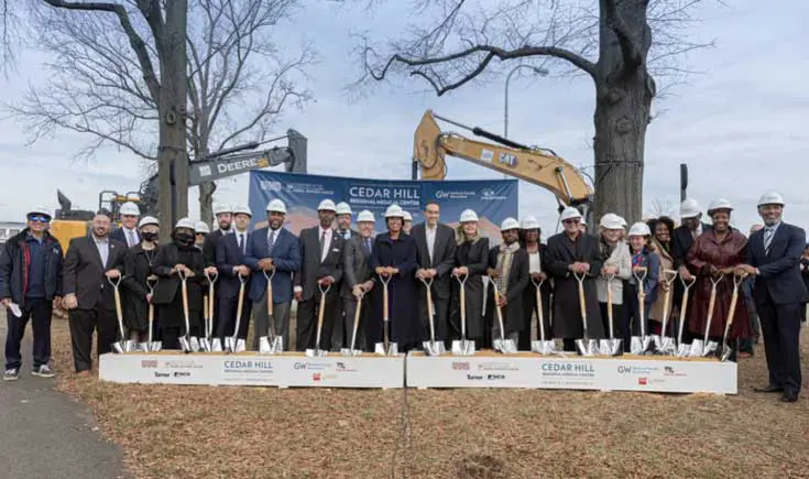 Wide-Shot-Shovels_735 Wide-Shot-Shovels_735