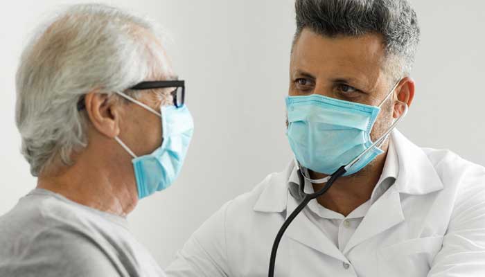 doctor-with-male-patient_700 doctor-with-male-patient_700