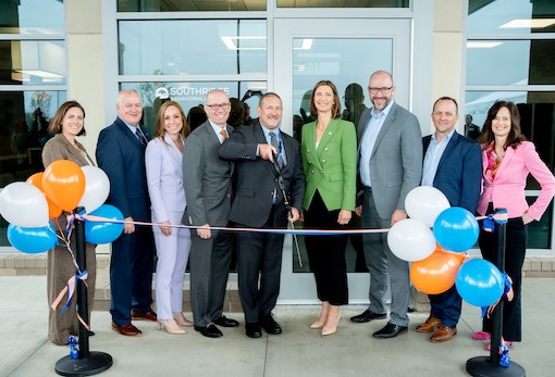 Dignitaries cutting the ribbon for Southridge Behavioral Hospital